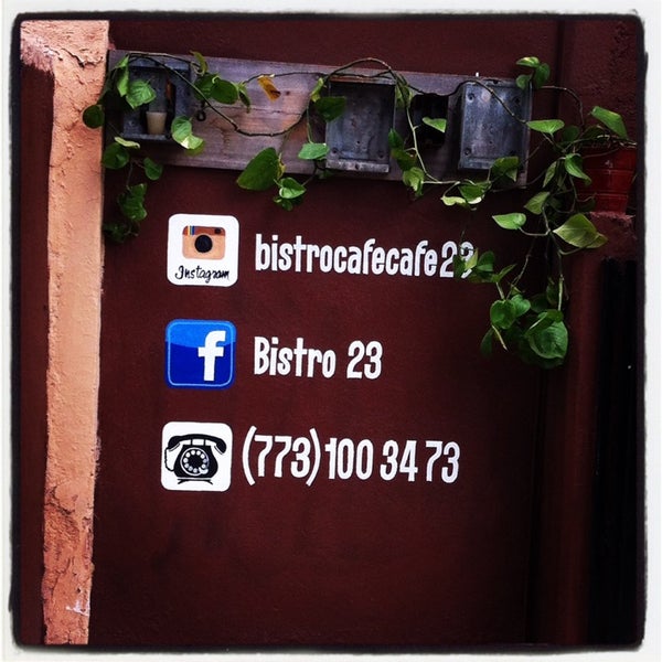 Foto tomada en Bistró 23 Café &amp; Terraza  por Enrique C. el 9/19/2014