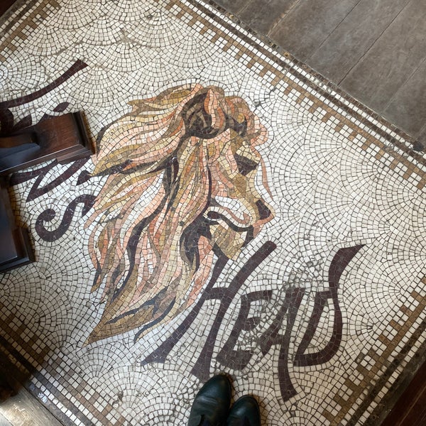 5/2/2021에 Iennifer님이 The Lion&#39;s Head Pub에서 찍은 사진