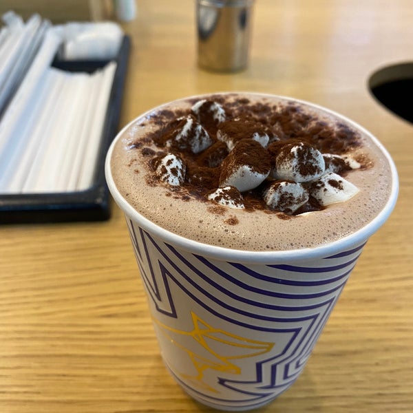 Sweet Belka Coffee, Москва - "Уютное и не дорогое мини-кафе. Новогоднее настроен