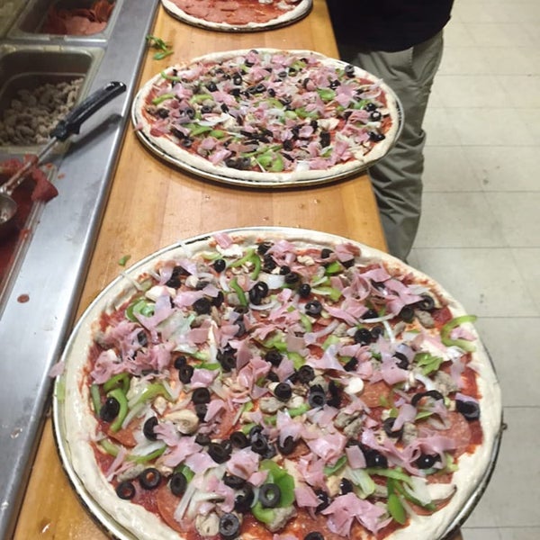 Photo prise au Mancino&#39;s Pizza &amp; Grinders par Mancino&#39;s Pizza &amp; Grinders le5/24/2018