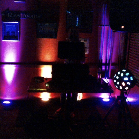 9/17/2012にNqobile DJ Cliqs D.がDanny Z&#39;s Grub N Pubで撮った写真