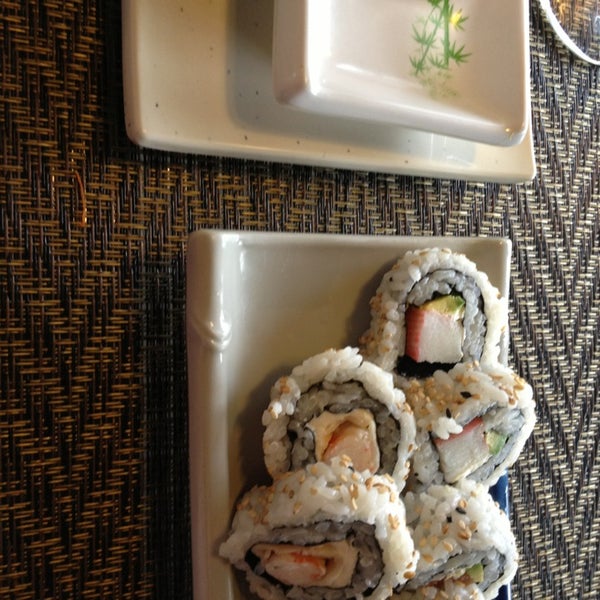 3/20/2013にSamyra B.がSumi Sushi Deliveryで撮った写真