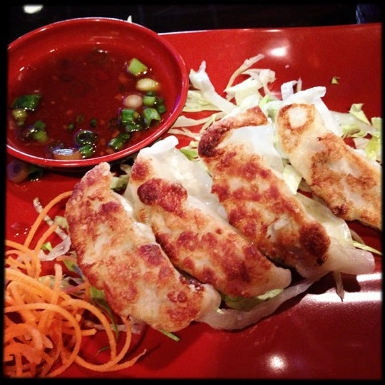 Снимок сделан в Red Koi Japanese Cuisine пользователем Rachel H. 9/28/2012