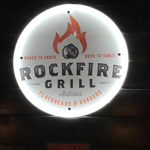 Foto diambil di Rockfire Grill - Mission Viejo oleh Dan B. pada 2/10/2017