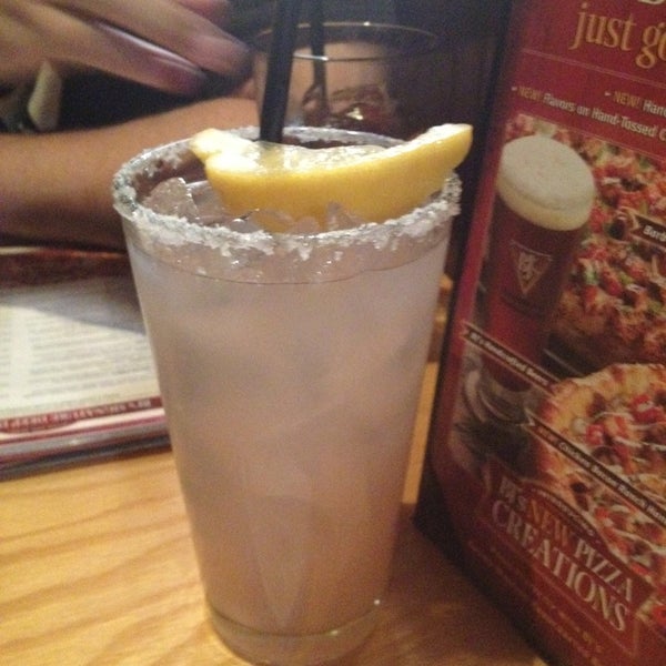 Photo taken at BJ&#39;s Restaurant &amp; Brewhouse by Waan P. on 3/2/2013