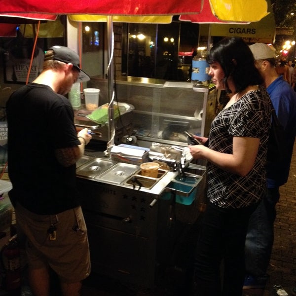 4/6/2014にDestin D.がThe Vegan Hotdog Cart!で撮った写真