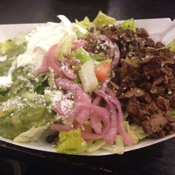 รูปภาพถ่ายที่ OMG Taco โดย Sammi เมื่อ 4/12/2014