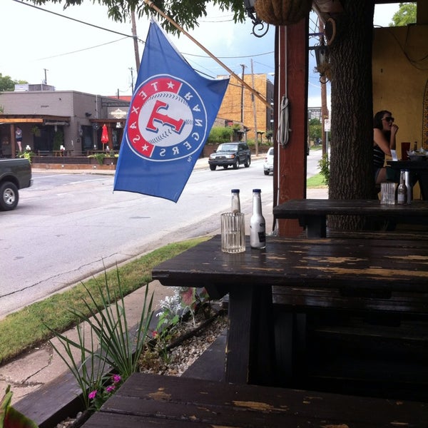 รูปภาพถ่ายที่ Hacienda on Henderson โดย BandMomma A. เมื่อ 8/14/2013