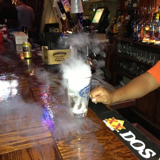 10/27/2012にLeslie K.がNobles Bar And Grillで撮った写真