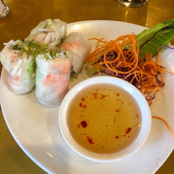 Das Foto wurde bei Lucky Corner Vietnamese Cuisine von Leslie K. am 1/2/2016 aufgenommen