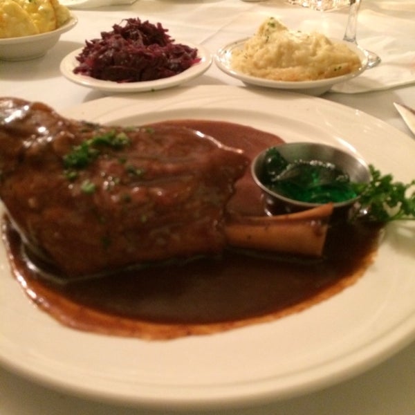 Das Foto wurde bei Kaiserhof Restaurant &amp; Biergarten von toisan am 1/12/2014 aufgenommen