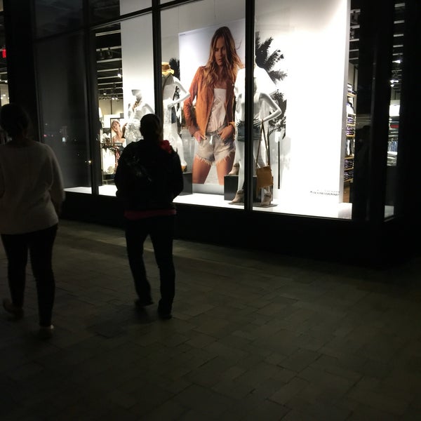 Express Clothing Store in San Diego