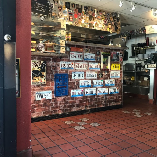 Foto tirada no(a) Lefty&#39;s Chicago Pizzeria por toisan em 8/3/2018