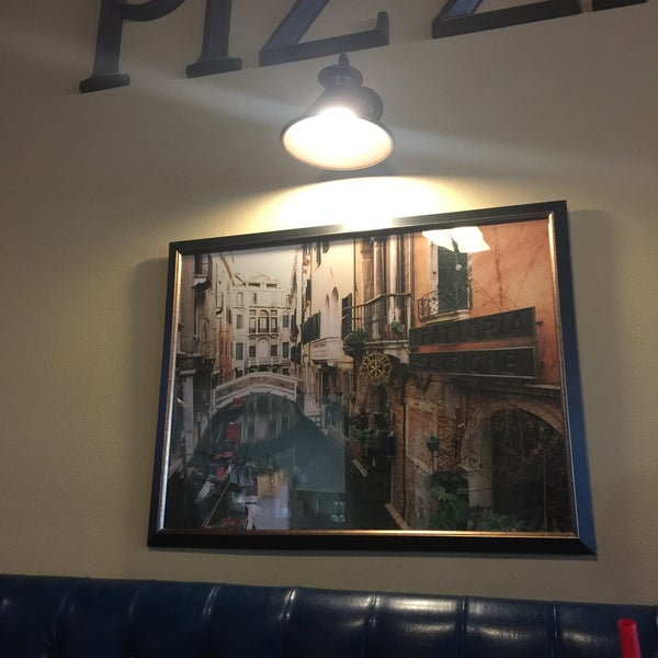 Foto tirada no(a) Venice Pizza House por toisan em 9/30/2015