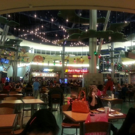 12/23/2012 tarihinde Rick F.ziyaretçi tarafından Eastgate Mall'de çekilen fotoğraf