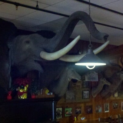 Foto tomada en Ole&#39;s Big Game Steakhouse &amp; Lounge  por Joseph E. el 12/13/2012
