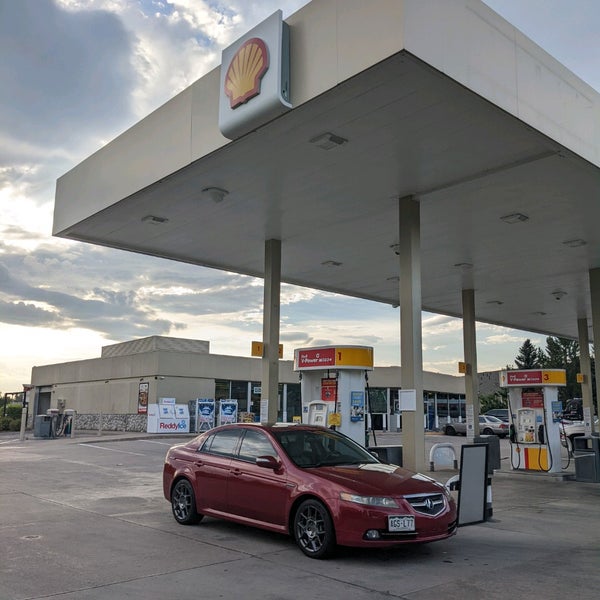 Photo taken at Shell by Zachary W. on 8/5/2022
