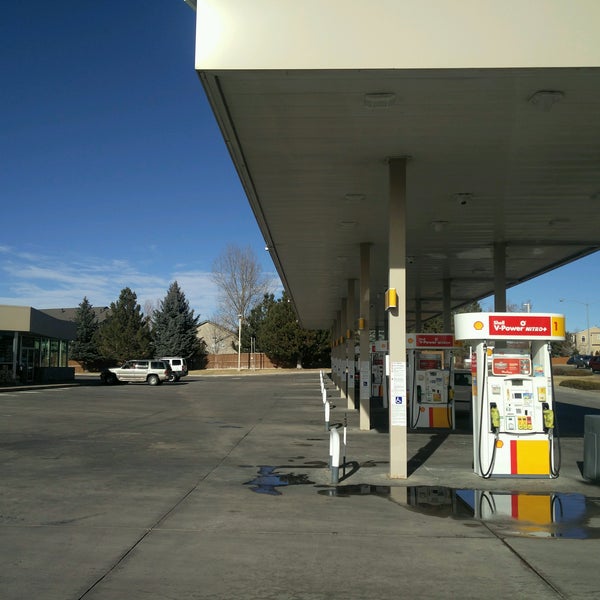 Photo taken at Shell by Zachary W. on 1/1/2017