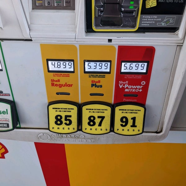 Photo taken at Shell by Zachary W. on 6/22/2022