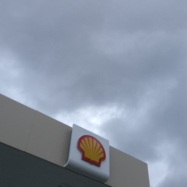 Photo taken at Shell by Zachary W. on 5/29/2019