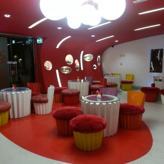 Photo taken at Red Velvet Cupcakery by Derrick O. on 2/7/2013