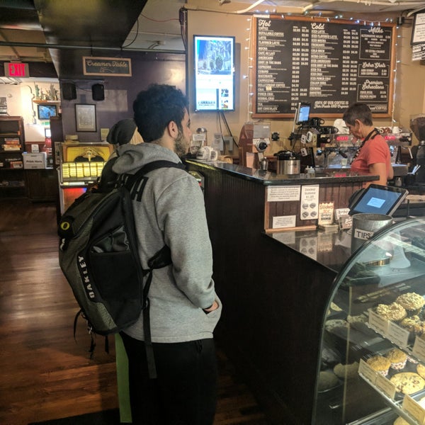 10/28/2019 tarihinde Rob D.ziyaretçi tarafından Donkey Coffee &amp; Espresso'de çekilen fotoğraf