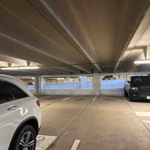 Three allen Center Parking Garage - Parking
