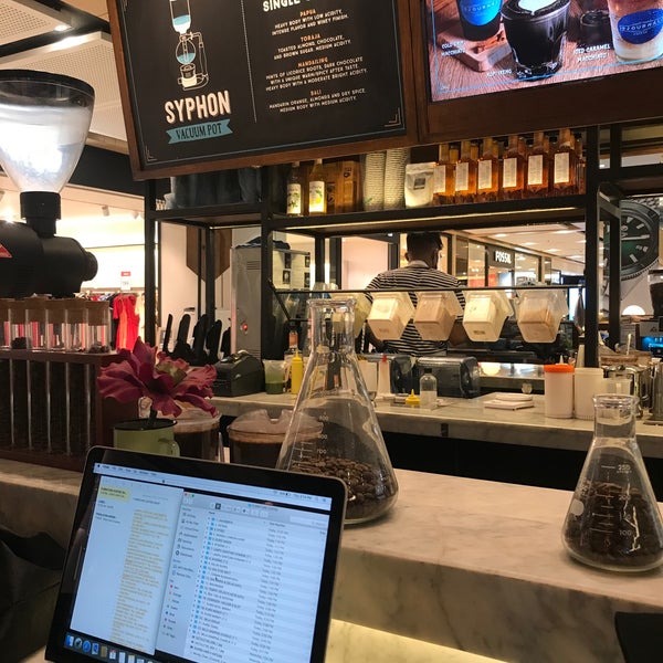 vans store tunjungan plaza