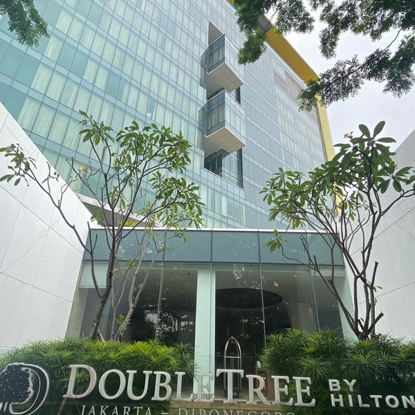 Photo taken at DoubleTree by Hilton Hotel Jakarta Diponegoro by ANDRIANNA on 10/10/2022