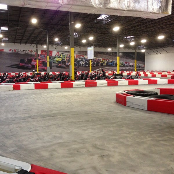 Foto tirada no(a) Autobahn Indoor Speedway &amp; Events por Drew D. em 5/11/2013