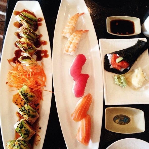 Foto tirada no(a) Kazoku Sushi por Cuit G. em 6/2/2014