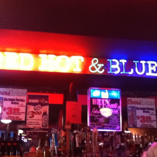 Foto tirada no(a) Red Hot &amp; Blue  -  Barbecue, Burgers &amp; Blues por Anna Marie em 9/30/2012