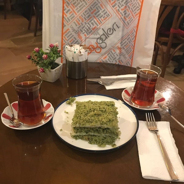 Photo prise au Cafe&amp;Shop par Şafak Arda A. le1/19/2019