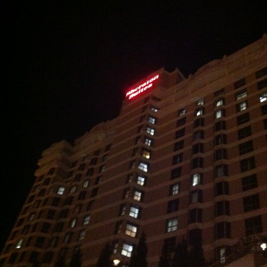 Foto scattata a Hilton Kansas City Country Club Plaza da Chris R. il 12/21/2012