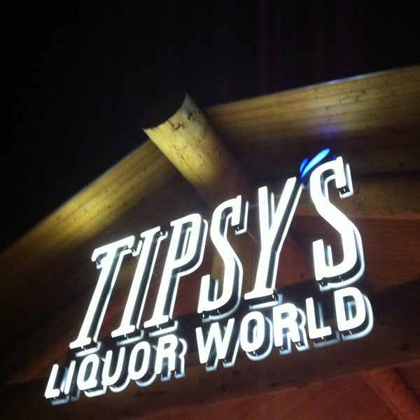 11/7/2013에 Chris R.님이 Tipsy&#39;s Liquor World에서 찍은 사진