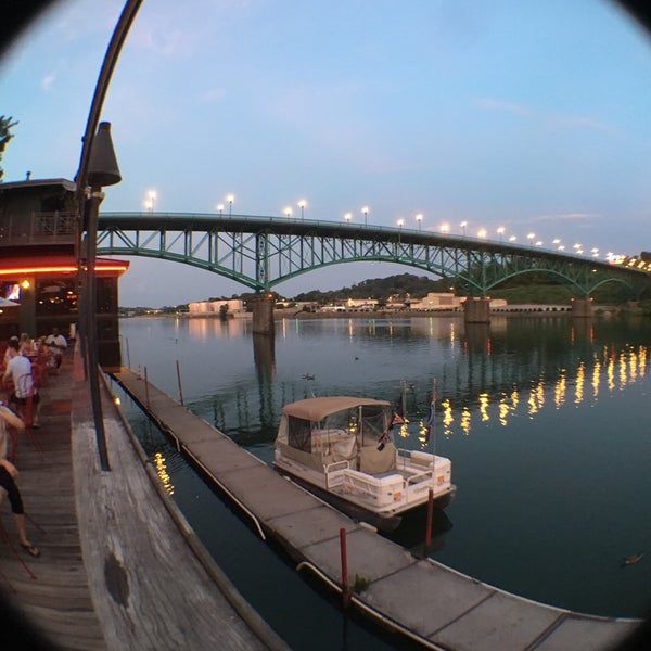 7/25/2016にChris R.がCalhoun&#39;s on the Riverで撮った写真