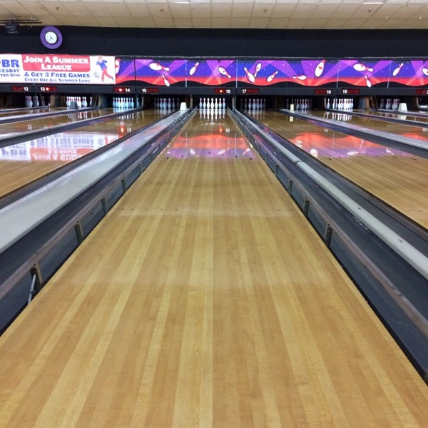 Photo taken at AMF Belleview Lanes by Chris R. on 5/11/2014