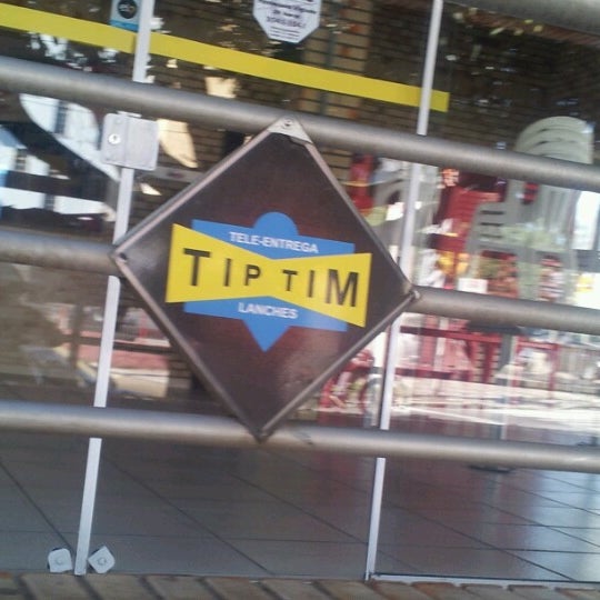 Канал тим тим. Тип тип тима тима. Тип тип тима тима. Человек-невидимка 1993. Tiny tim - tip-toe through the tulips with me.