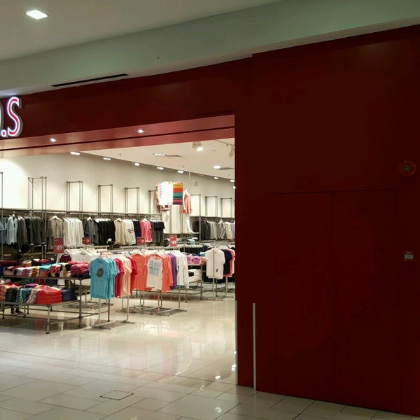 F.O.S (Factory Outlet Store) - Kuching, Sarawak