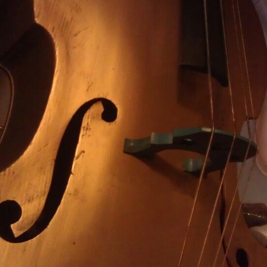 รูปภาพถ่ายที่ Double Bass โดย Pavlo P. เมื่อ 10/1/2013