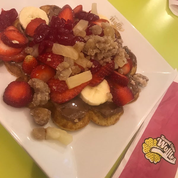 Foto scattata a Kemal Usta Waffles da Ferda il 4/28/2018