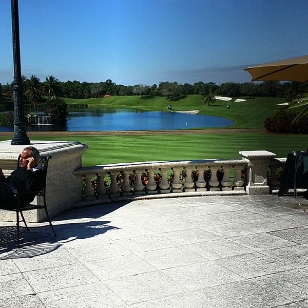 2/14/2014 tarihinde Richard S.ziyaretçi tarafından Trump International Golf Club, West Palm Beach'de çekilen fotoğraf