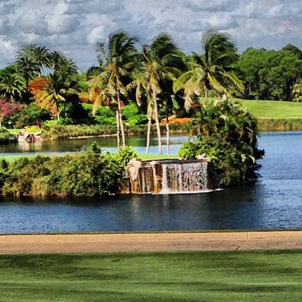 Photo taken at Trump International Golf Club, West Palm Beach by Richard S. on 11/2/2013
