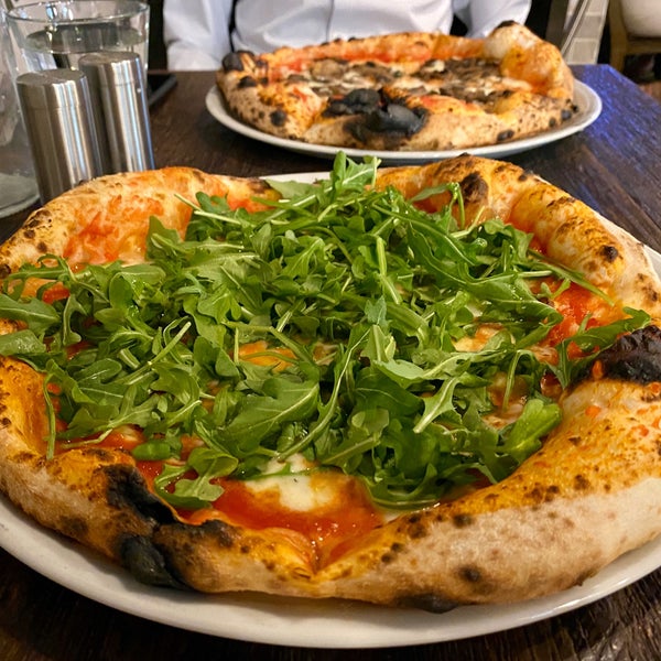 1/18/2020 tarihinde Danny R.ziyaretçi tarafından La Leggenda Pizzeria'de çekilen fotoğraf