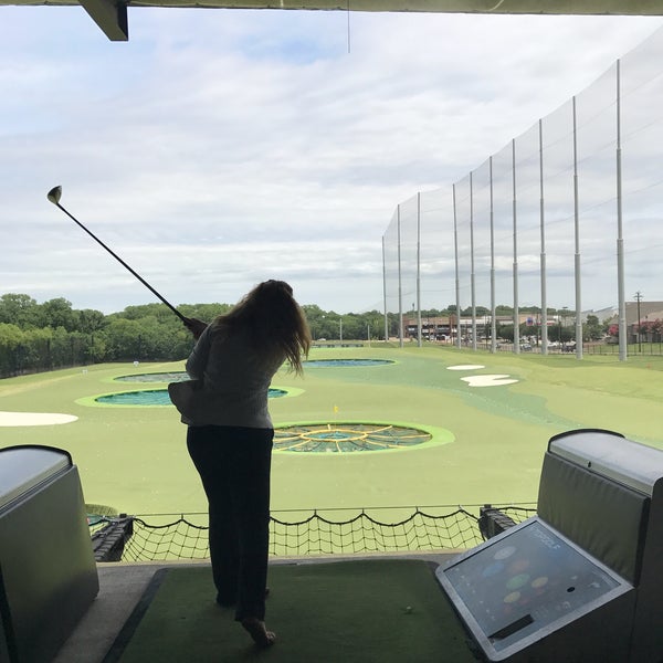 Das Foto wurde bei Topgolf von Emily S. am 6/19/2017 aufgenommen