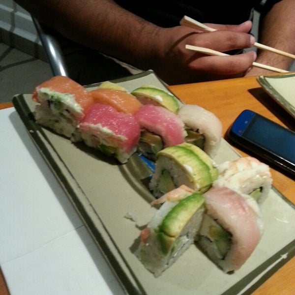 รูปภาพถ่ายที่ Sushi Akky โดย Jaime M. เมื่อ 7/18/2013