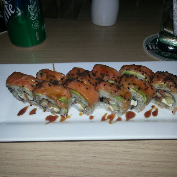 Das Foto wurde bei Sensei Sushi Bar von Jaime M. am 7/28/2013 aufgenommen