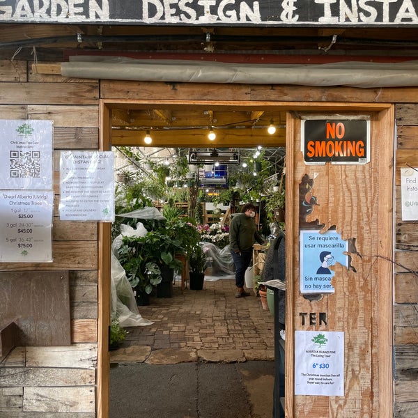 2/6/2021 tarihinde Annie W.ziyaretçi tarafından Urban Garden Center'de çekilen fotoğraf