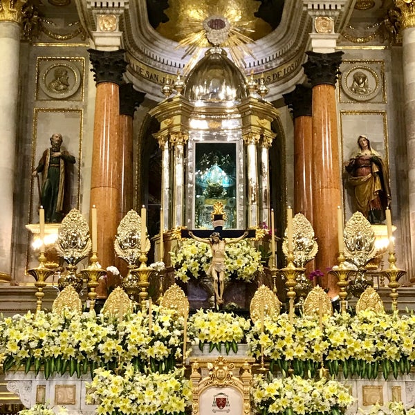 Photo taken at Catedral De San Juan De Los Lagos by Ricardo A. on 10/9/2021
