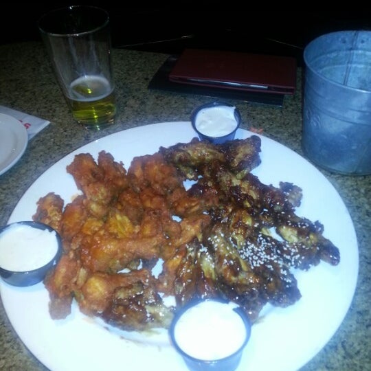 Photo taken at Wings Tap &amp; Grill by Lupis V. on 11/21/2012
